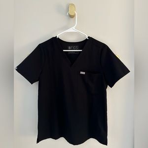Figs Catarina One Pocket Scrub Top - Black - Size Medium